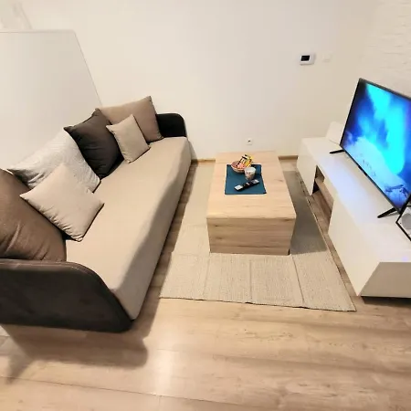 Velky 3 Apartment *
